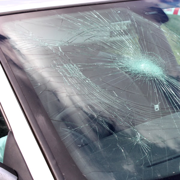 which auto glass replacement technician to call and how much does it cost to fix broken windshield 